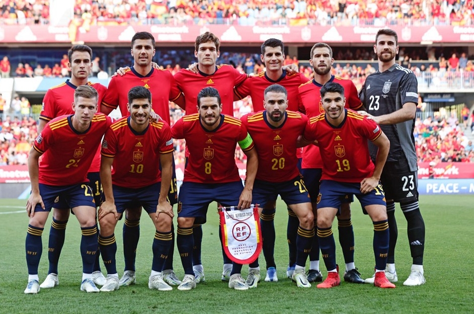 西班牙的欧洲杯统治：三次冠军的成功之道