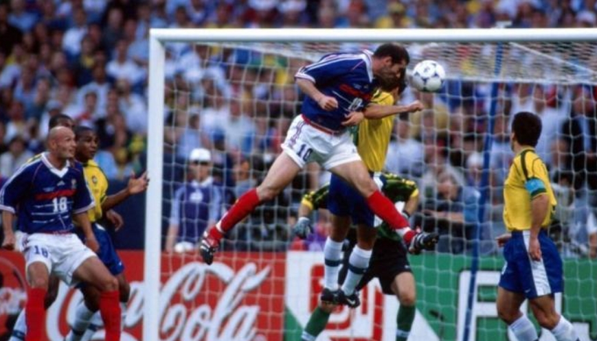 98世界杯决赛:法国3-0巴西夺冠 齐达内双响